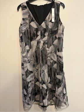 T Tahari Sleeveless Black & White Floral V-Neck Dress Size Medium NWT